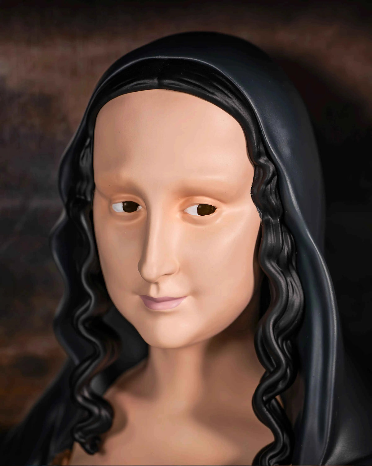 Détail du drapé de la Joconde sur la figurine Mona Lisa