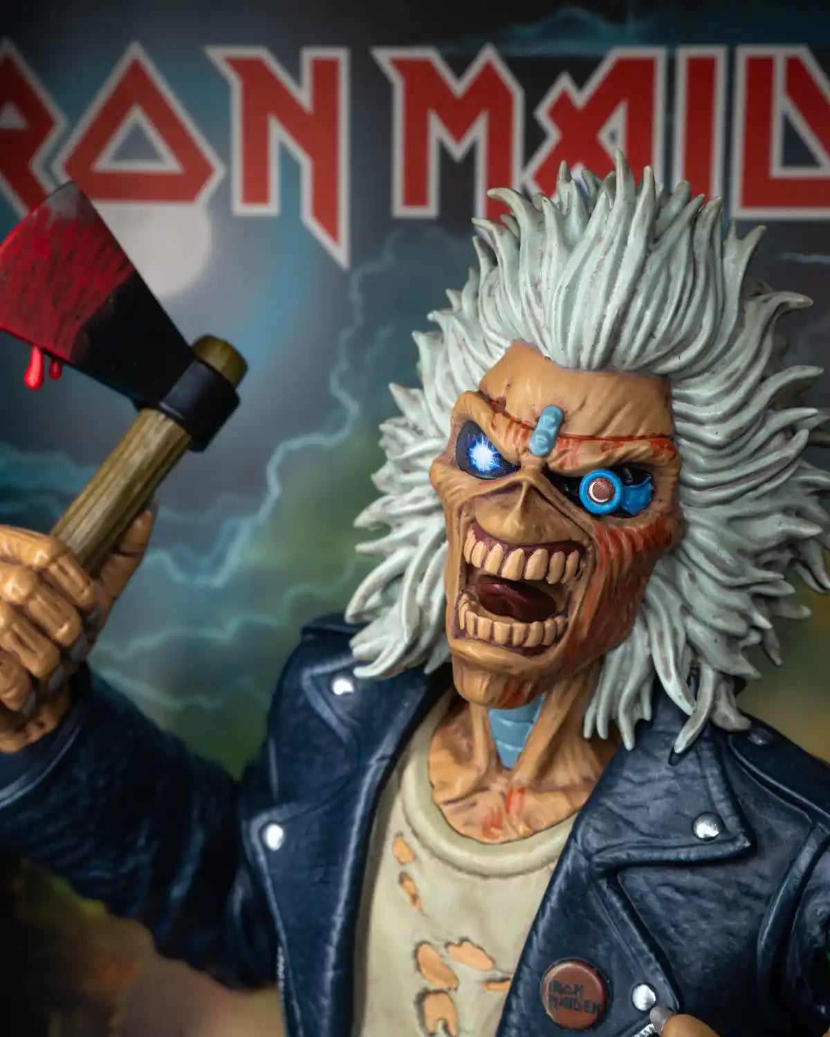 Buste Eddie Iron Maiden en résine peinte à la main, vue de trois quarts