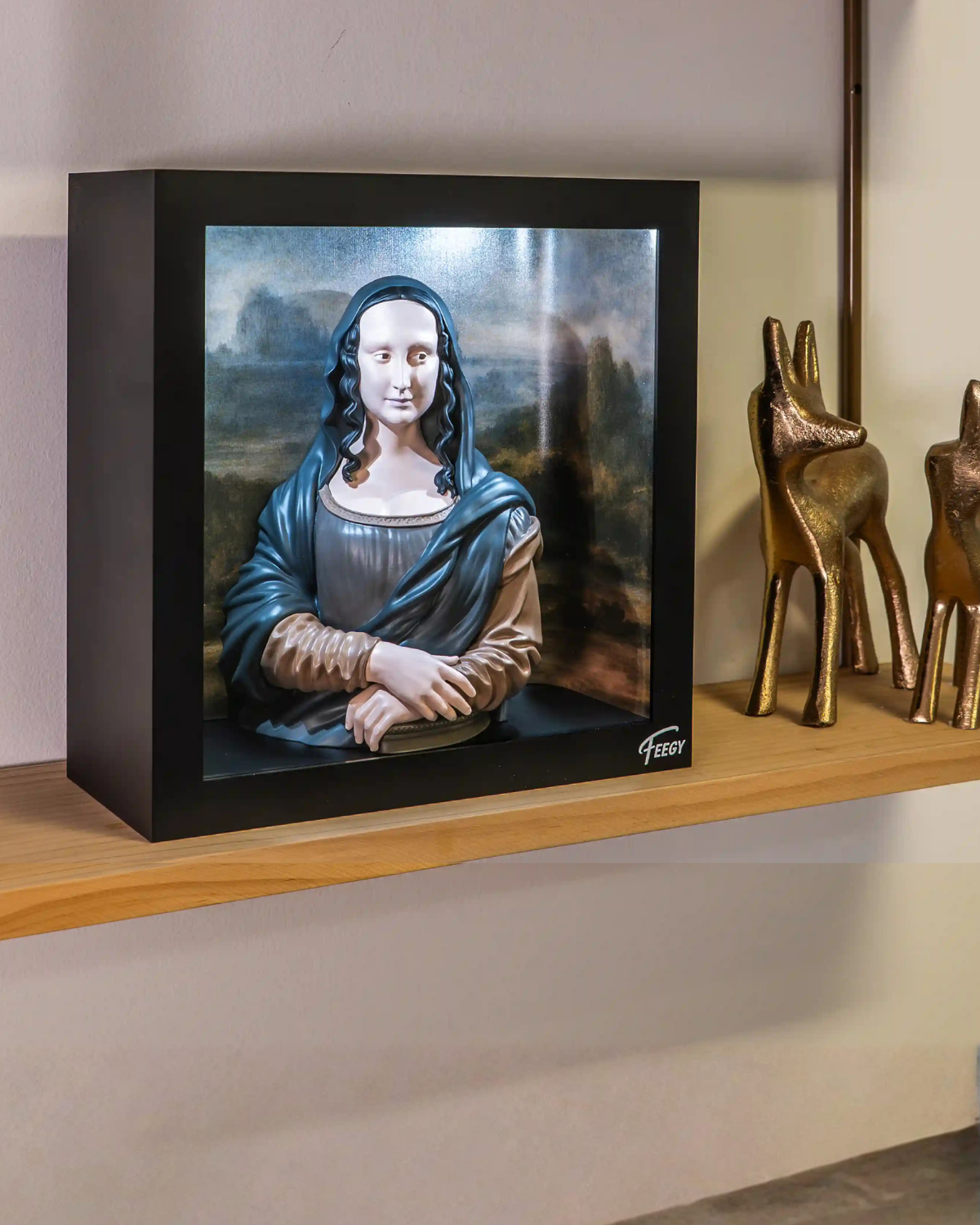 Figurine Mona Lisa dans son coffret lumineux, reproduction de la Joconde vue de face