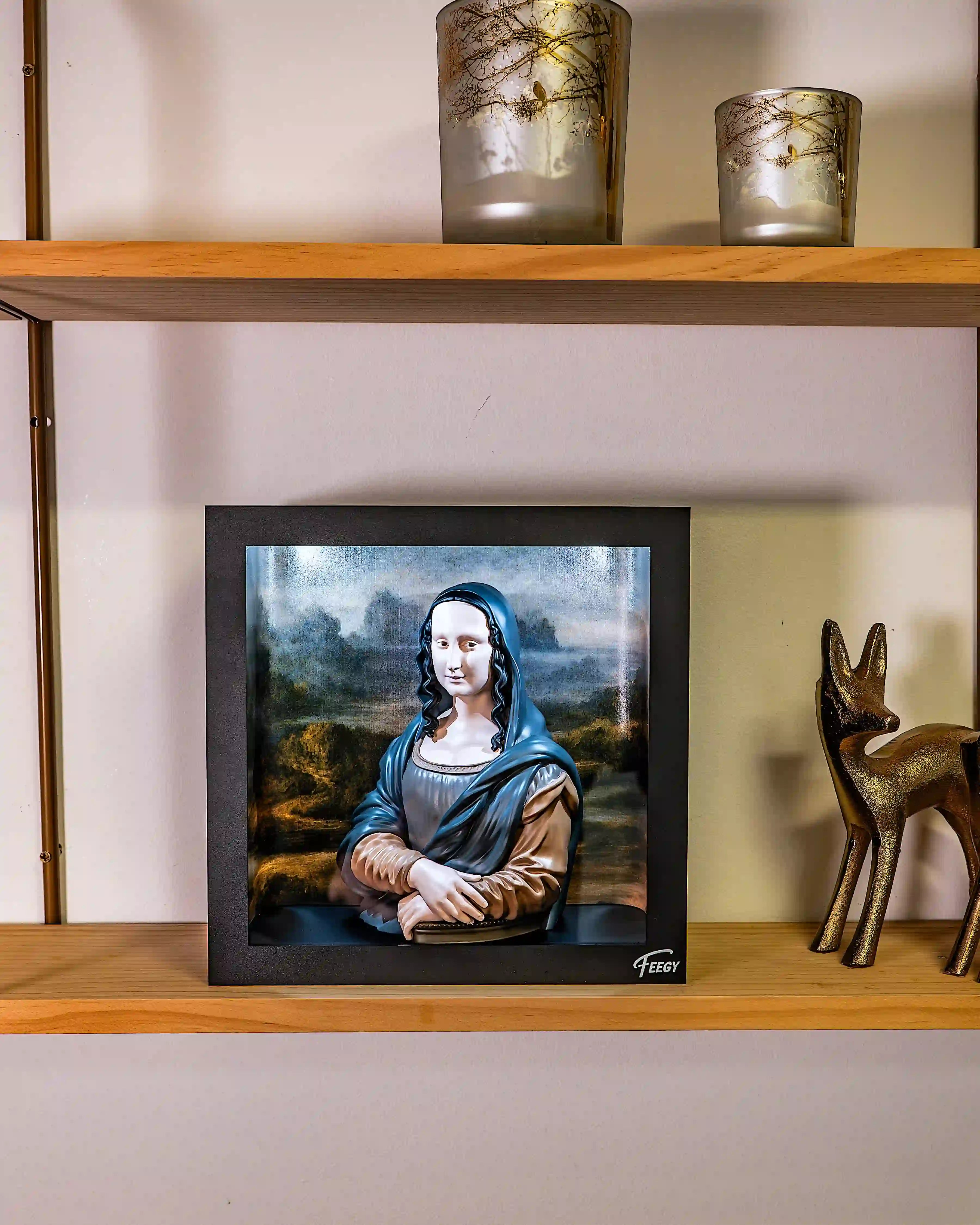 Figurine Mona Lisa exposée dans un intérieur